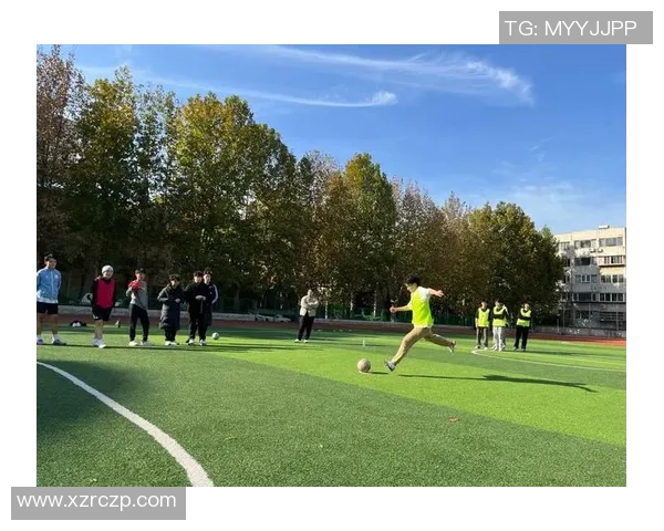 武汉足球队的力量变革引发热议展现新时代足球精神与团队凝聚力